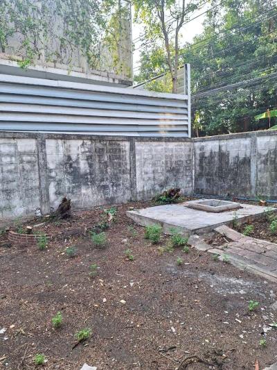 ที่ดินพร้อมสิ่งปลูกสร้าง ซอยศรีนครินทร์ 38 / 141 ตร.วา (ขาย), Land with buildings, Soi Srinakarin 38. / 141 Square Wa (FOR SALE) GNG181