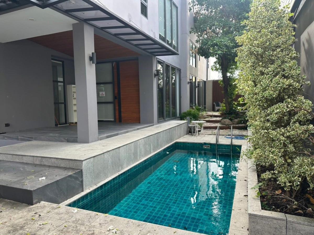For Sale 3-storey detached house, with swimming pool, Sukhumvit 71/26 , Khlong Tan Nuea , Watthana , Bangkok , CX-162966 For Sale 3-storey detached house, with swimming pool, Sukhumvit 71/26 , Khlong Tan Nuea , Watthana , Bangkok , CX-162966