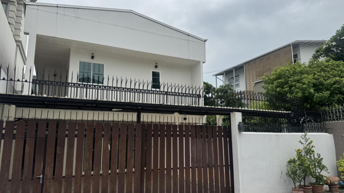 For Sale Elegant Two-Storey Detached Residence in Prime Sukhumvit 65 , Phra Khanong , Phra Khanong , Bangkok , CX-162151 For Sale Elegant Two-Storey Detached Residence in Prime Sukhumvit 65 , Phra Khanong , Phra Khanong , Bangkok , CX-162151