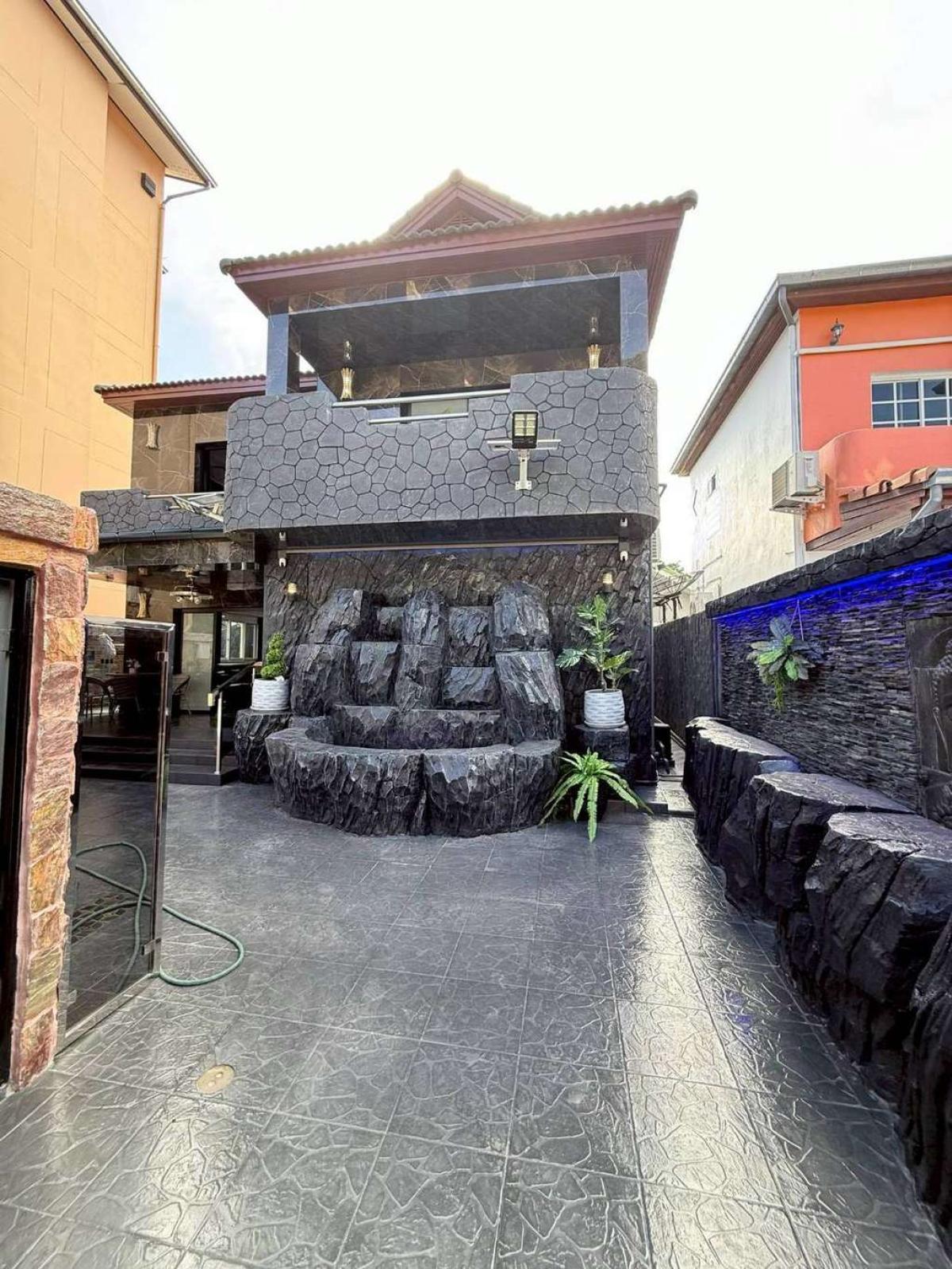 Phu Villa / 3 Bedrooms (FOR SALE) KP120