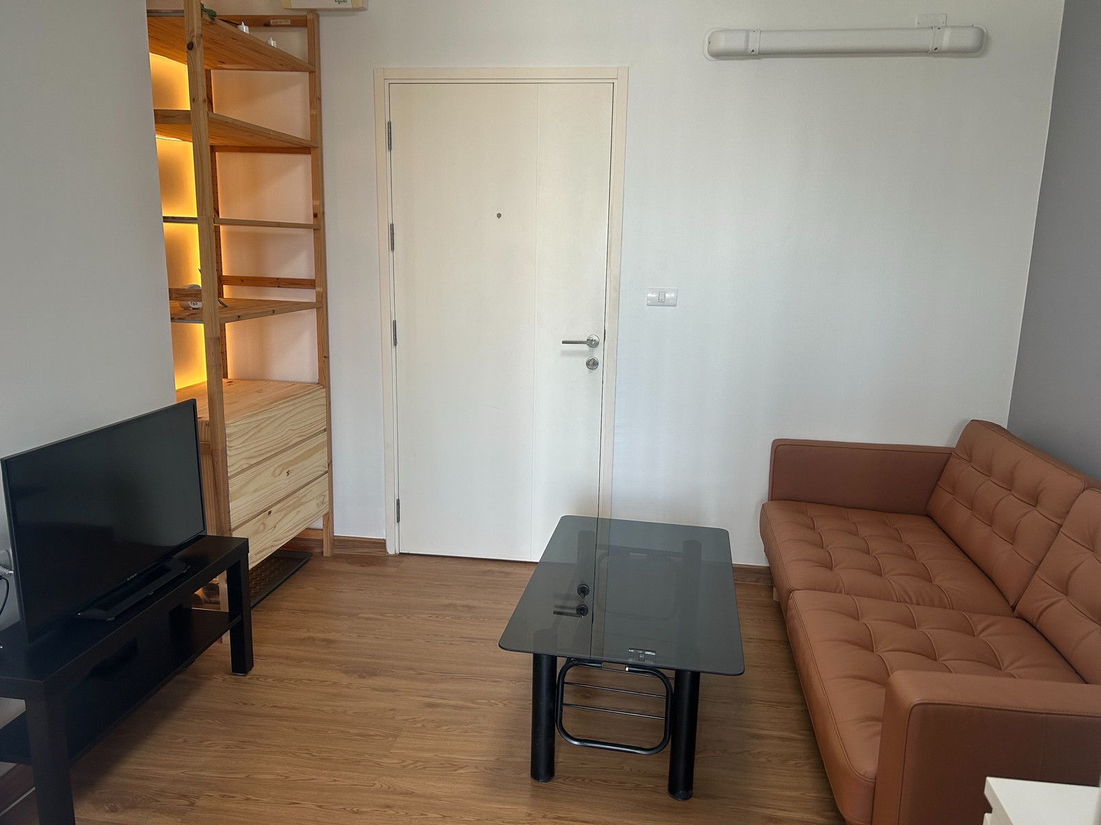 Rent Aspire Rattanatibet 1 / 32sqm / 6,500 / +66632717888 linephone whatapp wechat