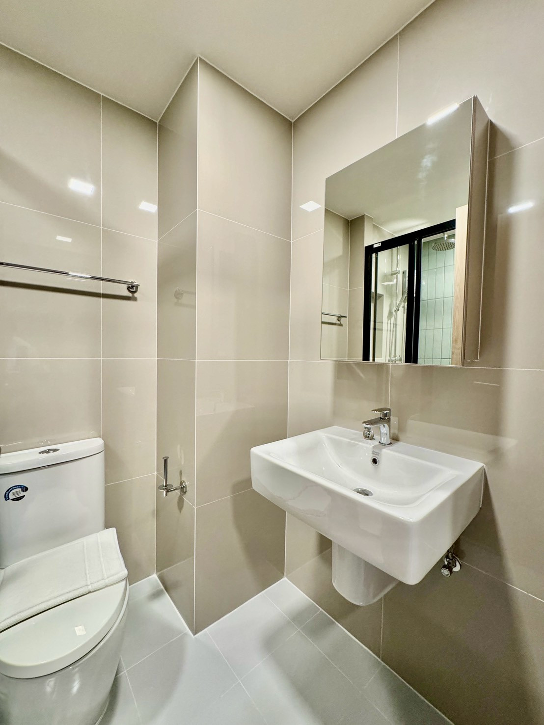 For rent Flo By Sansiri 1 Bed Loft unit, complete furniture and electrical appliances. Ready to move in, near BTS Khlong San Station and Icon Siam -RW008190 – รูปที่ 2