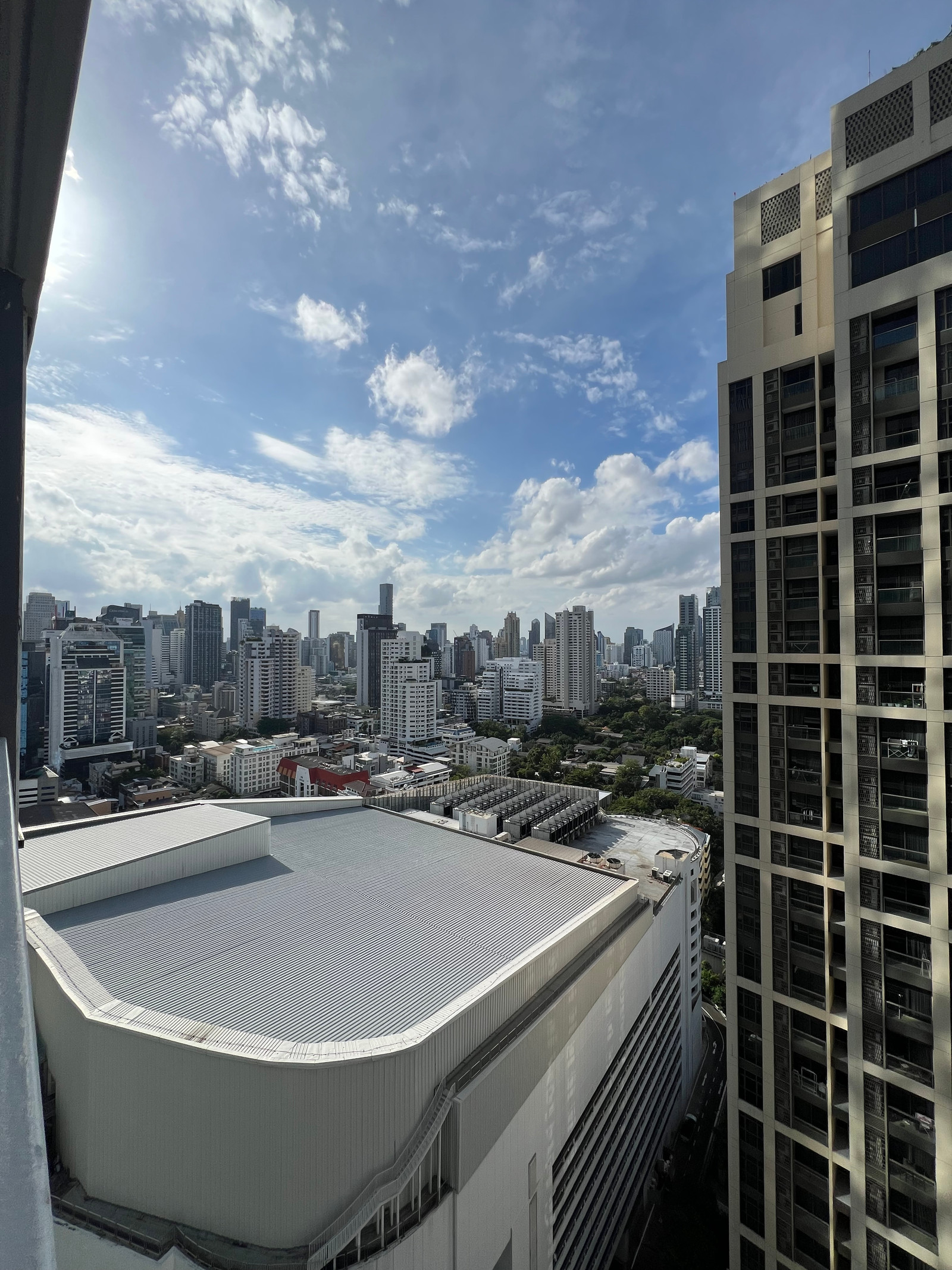 [FOR RENT] Just 3 Mins Walk to BTS Phrom Phong! High Floor, Huge 1-Bed (51 sqm) @ 39 by Sansiri (Sukhumvit 39)