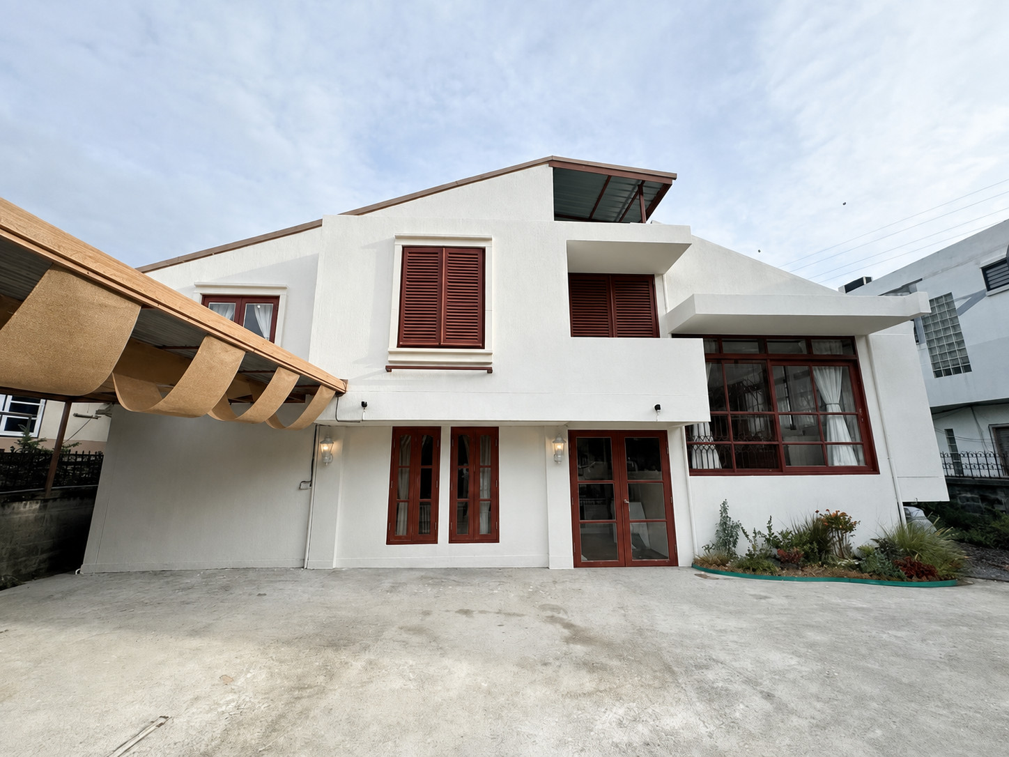 Detached House for Rent in Huai Khwang Ratchada Newly Renovated 5 Bed (SPSEVE2092) Detached House for Rent in Huai Khwang Ratchada Newly Renovated 5 Bed (SPSEVE2092)