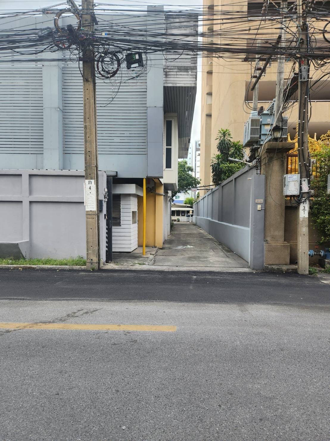 Land for sale with buildings, Thonglor 9 Rd. Land for sale with buildings, Thonglor 9 Rd.