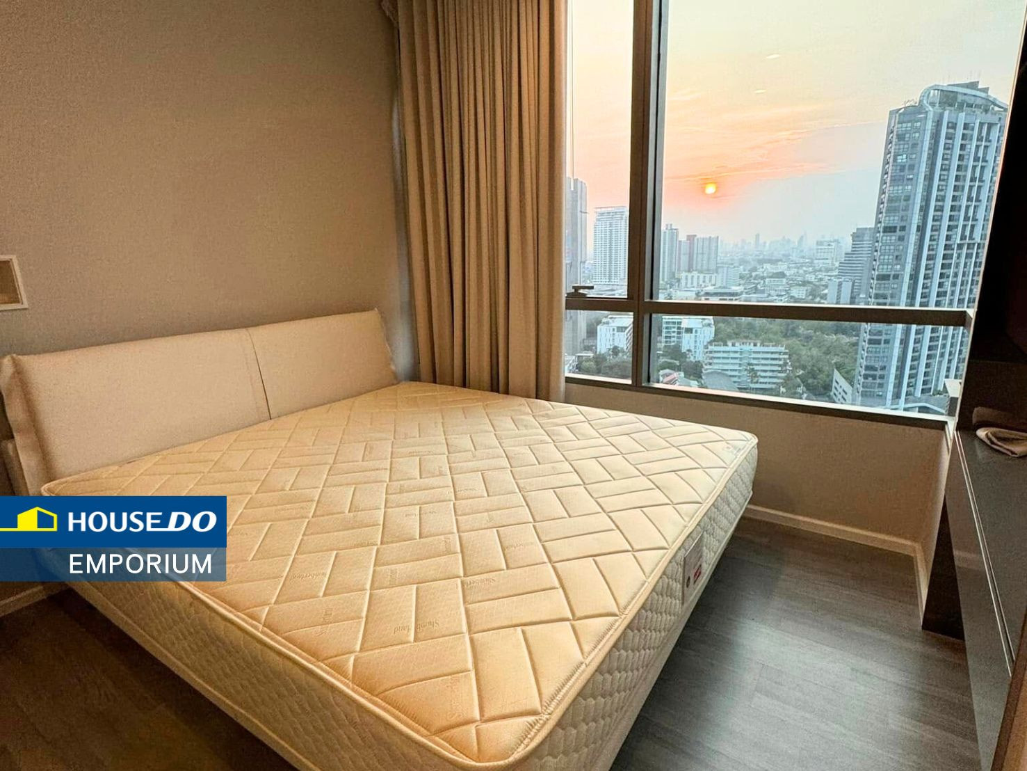 คอนโดแต่งครบพร้อมอยู่ The Room Sukhumvit 69 เพียง 100 ม. จาก BTS พระโขนง!
