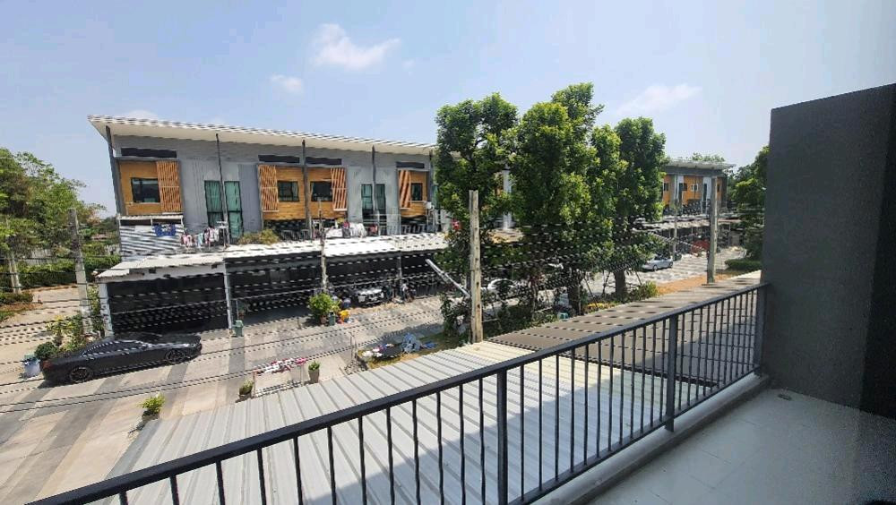 For sale/for rent, 3-story townhome, 3 bedrooms, partially decorated, Eco-Space Village, Kaset-Nawamin area.
