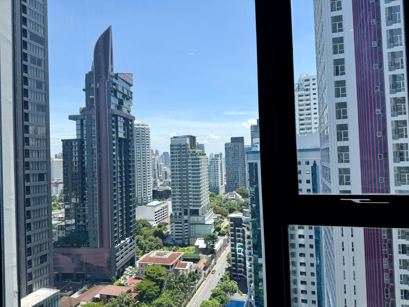 The room is the same. Competitors sell for 15.5, but here its 12.89 on a high floor. You can use the word The room is the same. Competitors sell for 15.5, but here its 12.89 on a high floor. You can use the word
