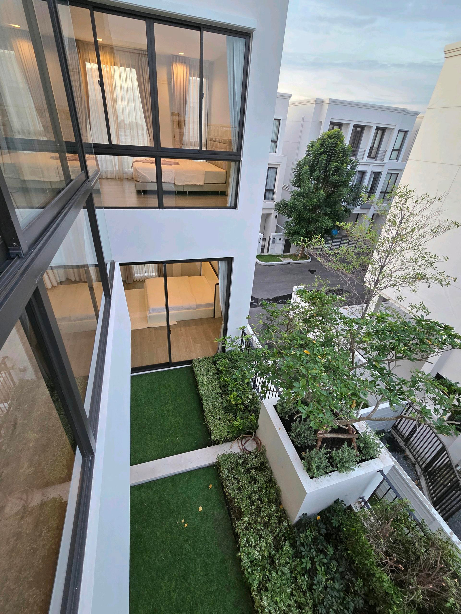Rent บ้านเช่า 4 ห้องนอน กรุงเทพกรีฑา ใกล้สนามบิน เข้าเมืองสะดวก พร้อมเข้าอยู่