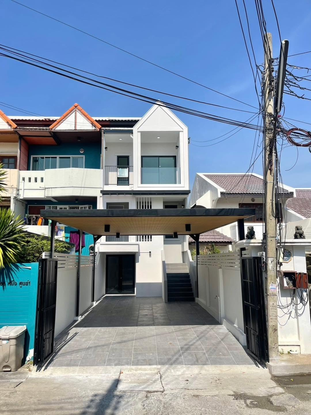 Saeng Arun Niwet 3 Village / 4 Bedrooms (FOR SALE) EARK061