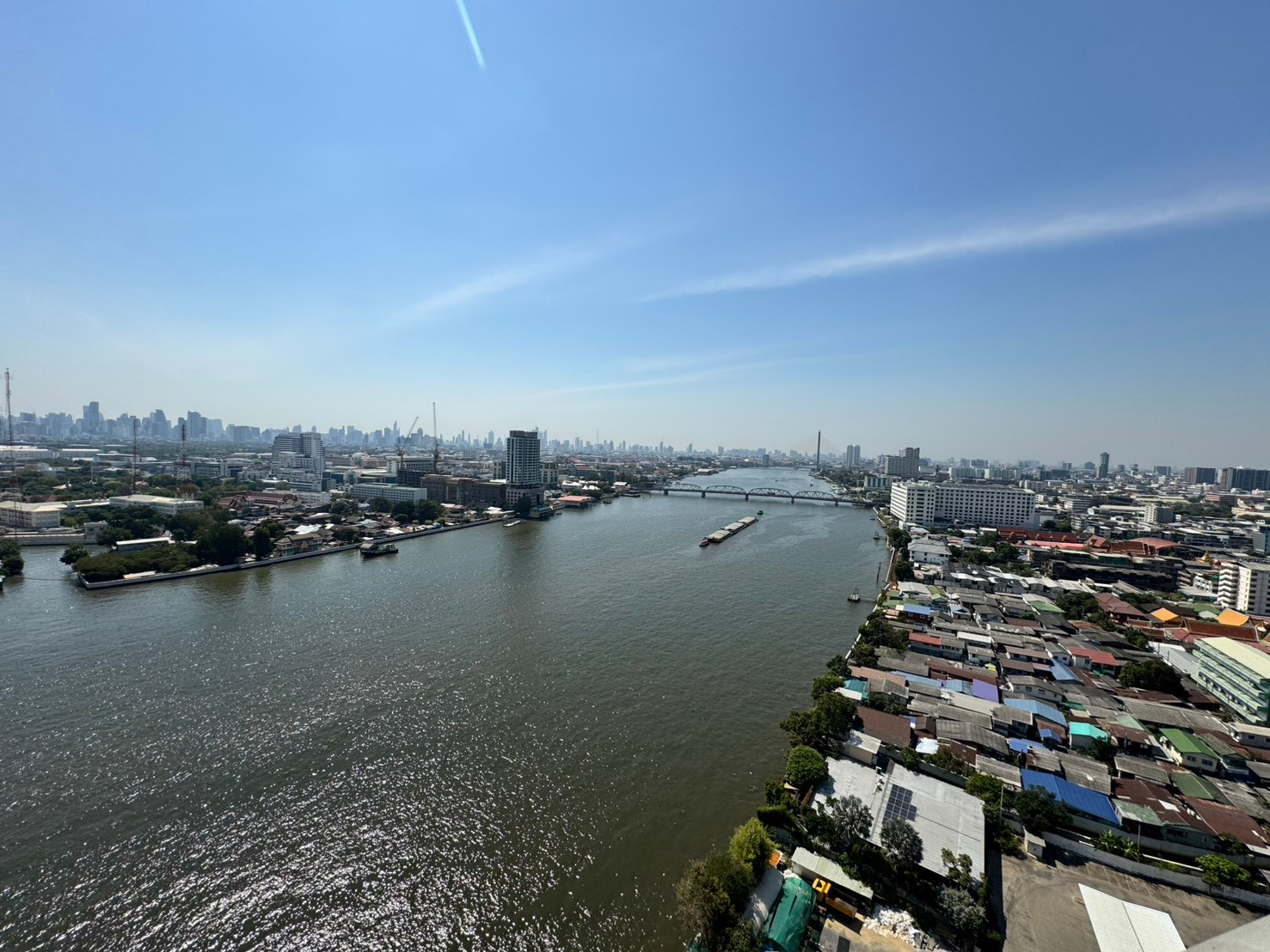 	Hot Sale Condominium next to the river near mrt  