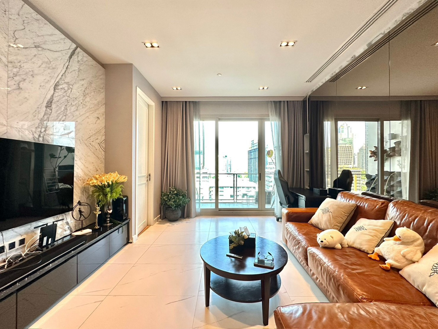 ขายและให้เช่า 2 ห้องนอน 102 ตร.ม. Fully Furnished | 185 Rajadamri (185 ราชดำริ) ขายและให้เช่า 2 ห้องนอน 102 ตร.ม. Fully Furnished | 185 Rajadamri (185 ราชดำริ)