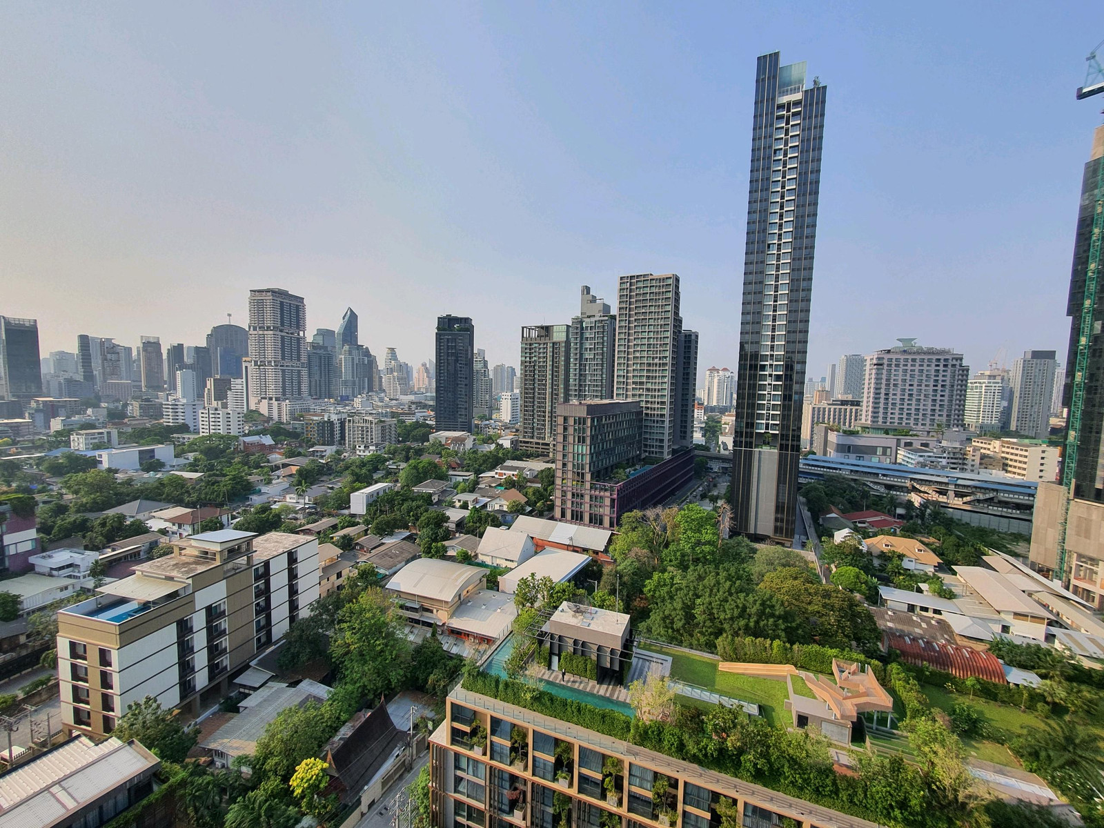 Sale Rhythm sukhumvit 36-38 studio 24.2 sqm.  High floor North direction 3.99 mb. call 086 332 3299