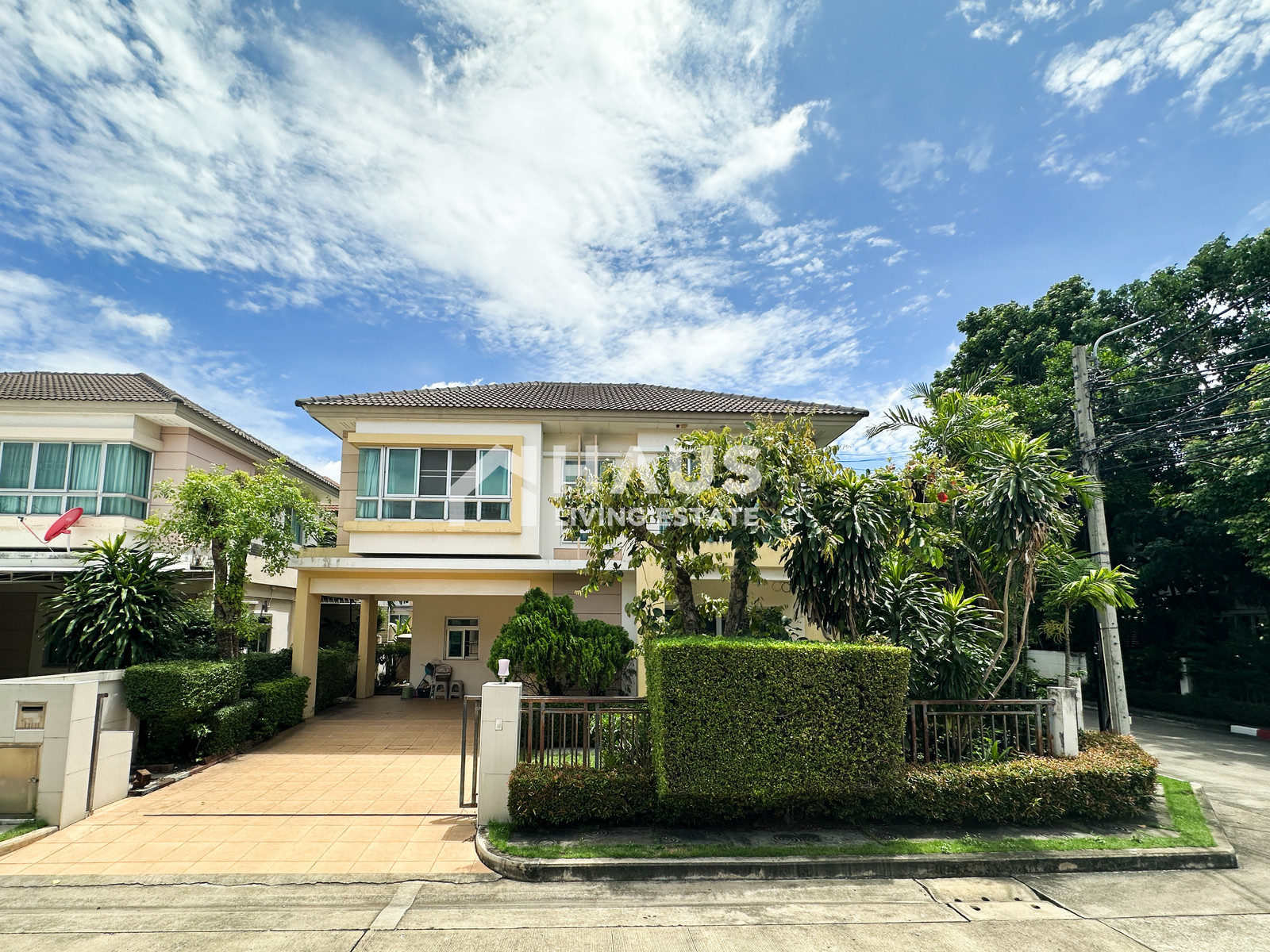 🏡 Project next to the main road! Corner detached house in excellent condition Traveling into the city is very convenient 🔥 Single house for sale, Life Bangkok Boulevard Ratchavipha 🔥 Life Bangkok Boulevard Ratchavipha / 3 bedrooms #HPCC077