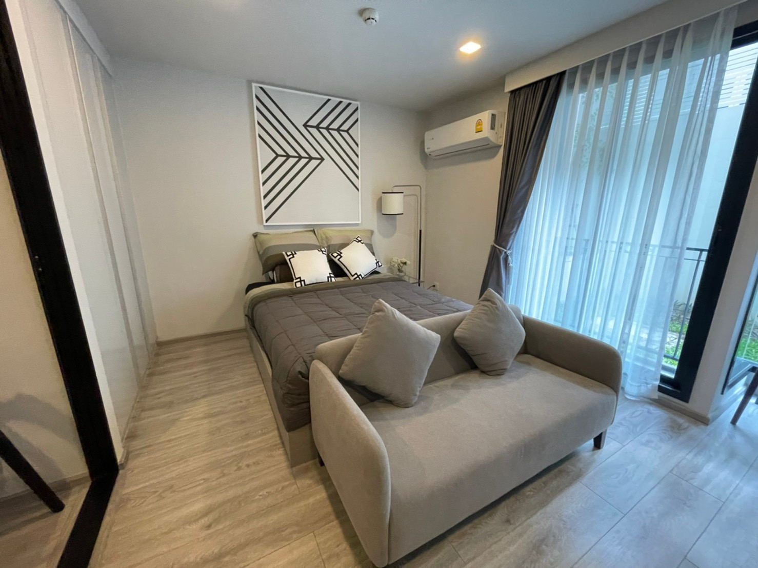 Condo for Rent – ​​Maestro 14 Siam–Ratchathewi (Maestro 14 Siam–Ratchathewi) | 🐶🐱 Pet Friendly | 1 Bed 1 Bath | 30 sqm | Floor 1 | Ratchathewi | 24,000 THB/month | LINE: @500vvzzy | Ref: TR0104