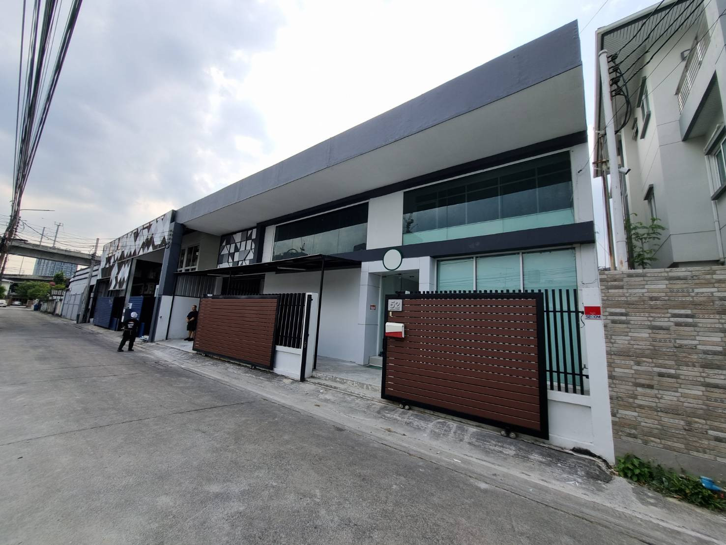 🏢 ให้เช่า อาคารสำนักงาน พร้อมคลังสินค้า (Warehouse + Office) ซอยรามคำแหง 4 (สมานมิตร) – รูปที่ 2