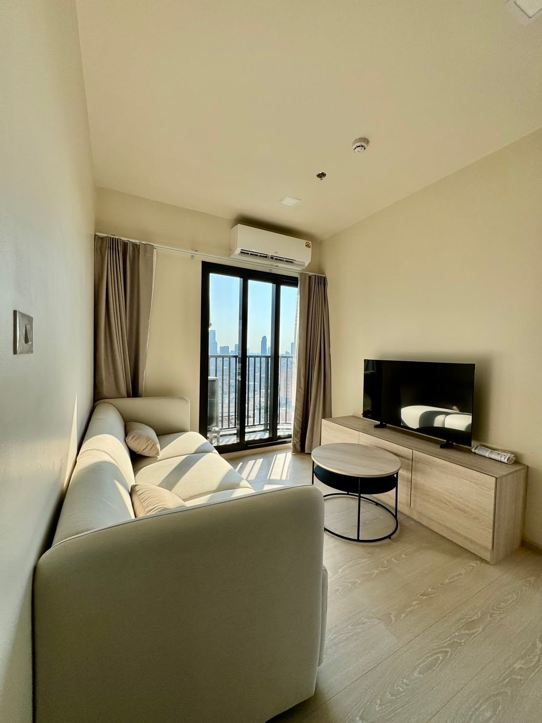 ให้เช่า Flo By Sansiri 2 Bed เฟอร์นิเจอร์และเครื่งใช้ไฟฟ้าครบ พร้อมเข้าอยู่ ใกล้  BTS สถานีคลองสาน และไอคอนสยาม -RW008187 – รูปที่ 2