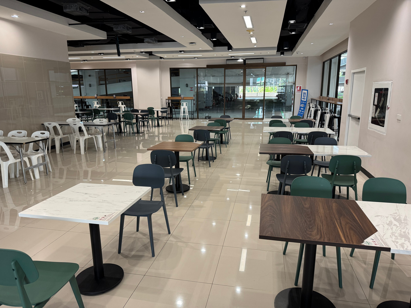 Rent Showroom Space near MRT Phetchaburi