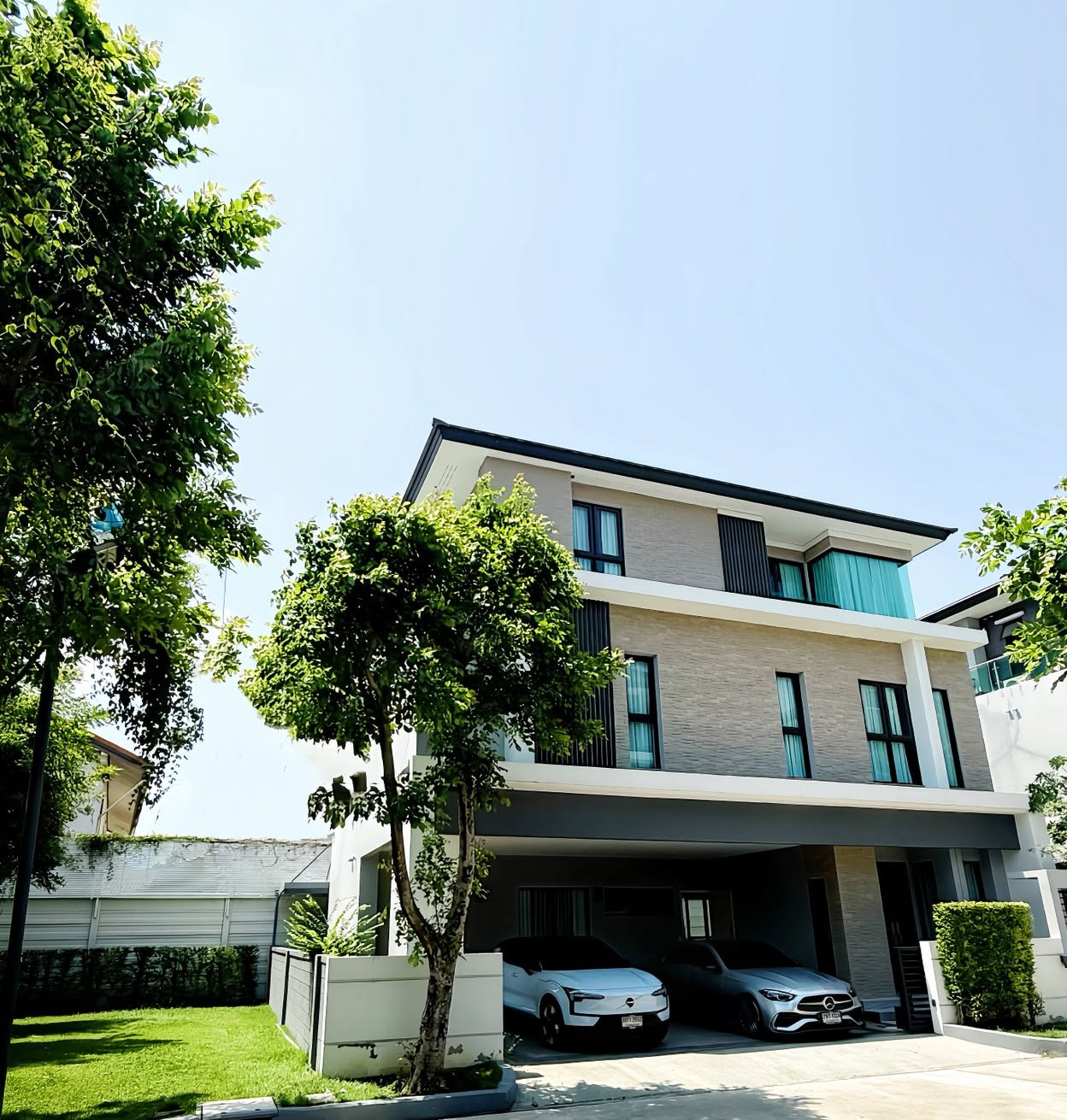 For sale and rent, 3-story detached house, The City Ekkamai-Lat Phrao. Ready to move in For sale and rent, 3-story detached house, The City Ekkamai-Lat Phrao. Ready to move in