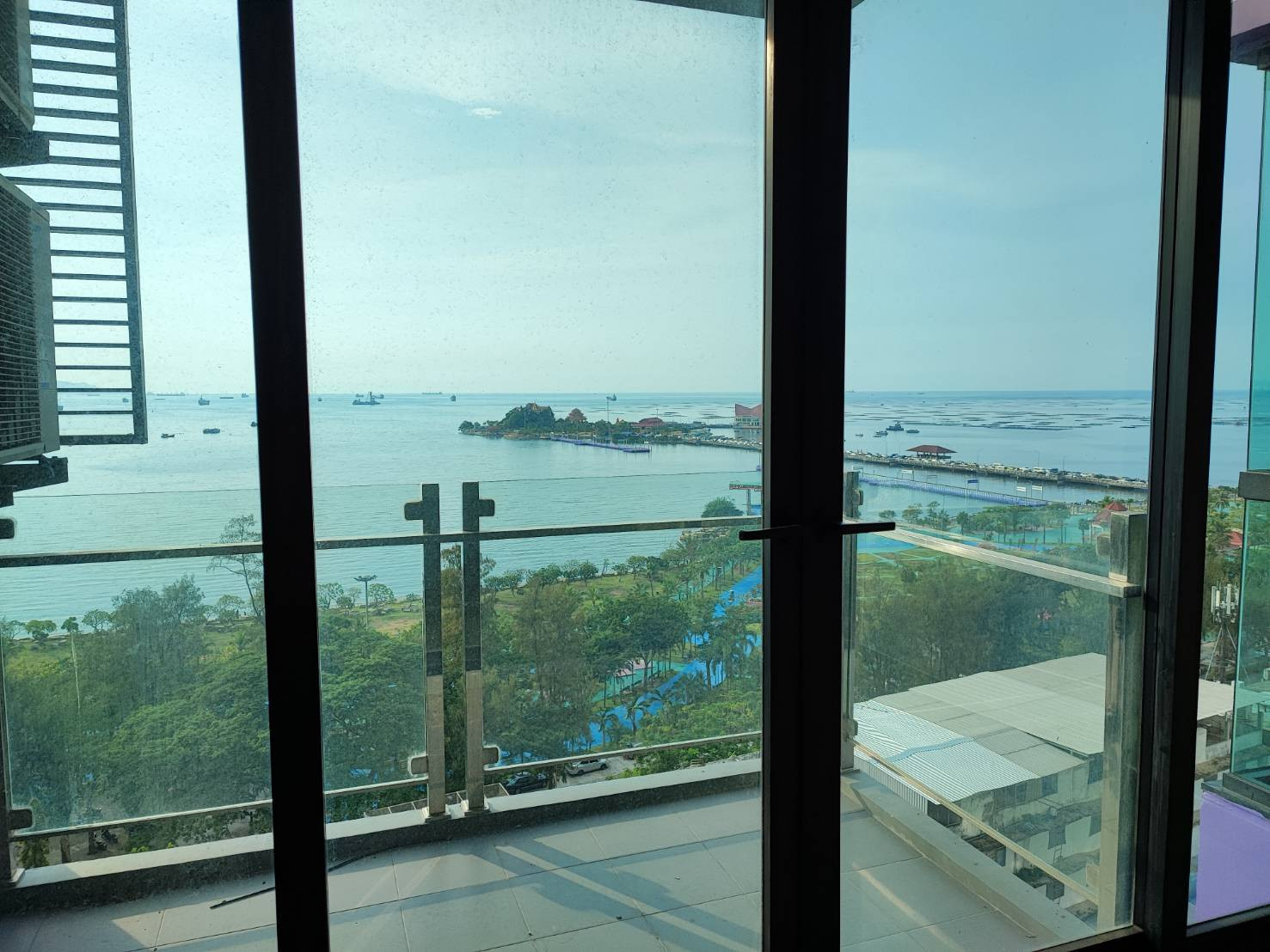 Condo for sale, Ladda Plus Sriracha, prime location in the heart of Sriracha, near Koh Loi, Pacific Park, Robinson and Central Sriracha. Condo for sale, Ladda Plus Sriracha, prime location in the heart of Sriracha, near Koh Loi, Pacific Park, Robinson and Central Sriracha.