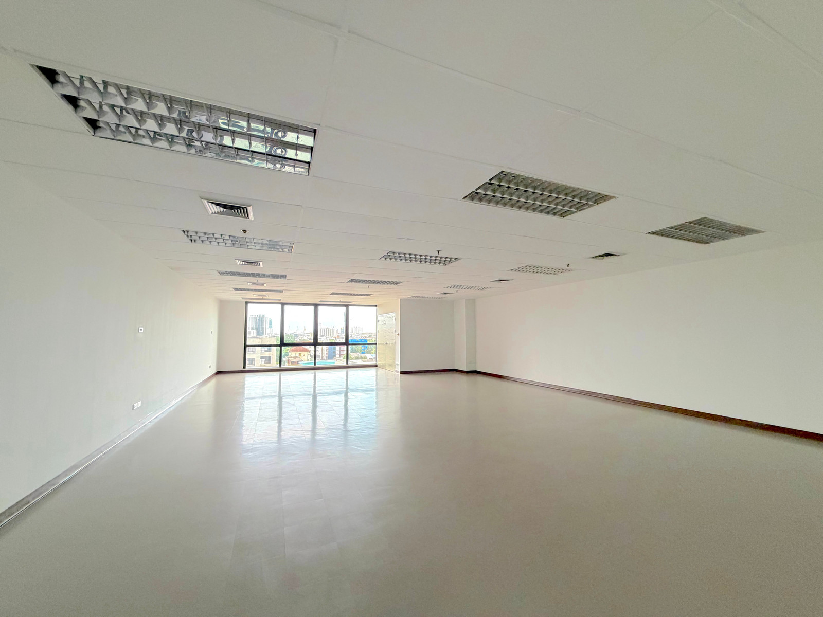 Office next to BTS Surasak, 24hr AC, 7-11 Café & Food Court On-Site Office next to BTS Surasak, 24hr AC, 7-11 Café & Food Court On-Site