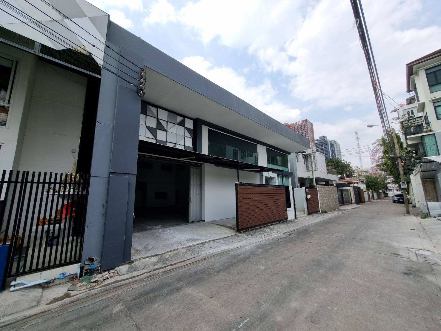 🏢 ให้เช่า อาคารสำนักงาน พร้อมคลังสินค้า (Warehouse + Office) ซอยรามคำแหง 4 (สมานมิตร) – รูปที่ 3