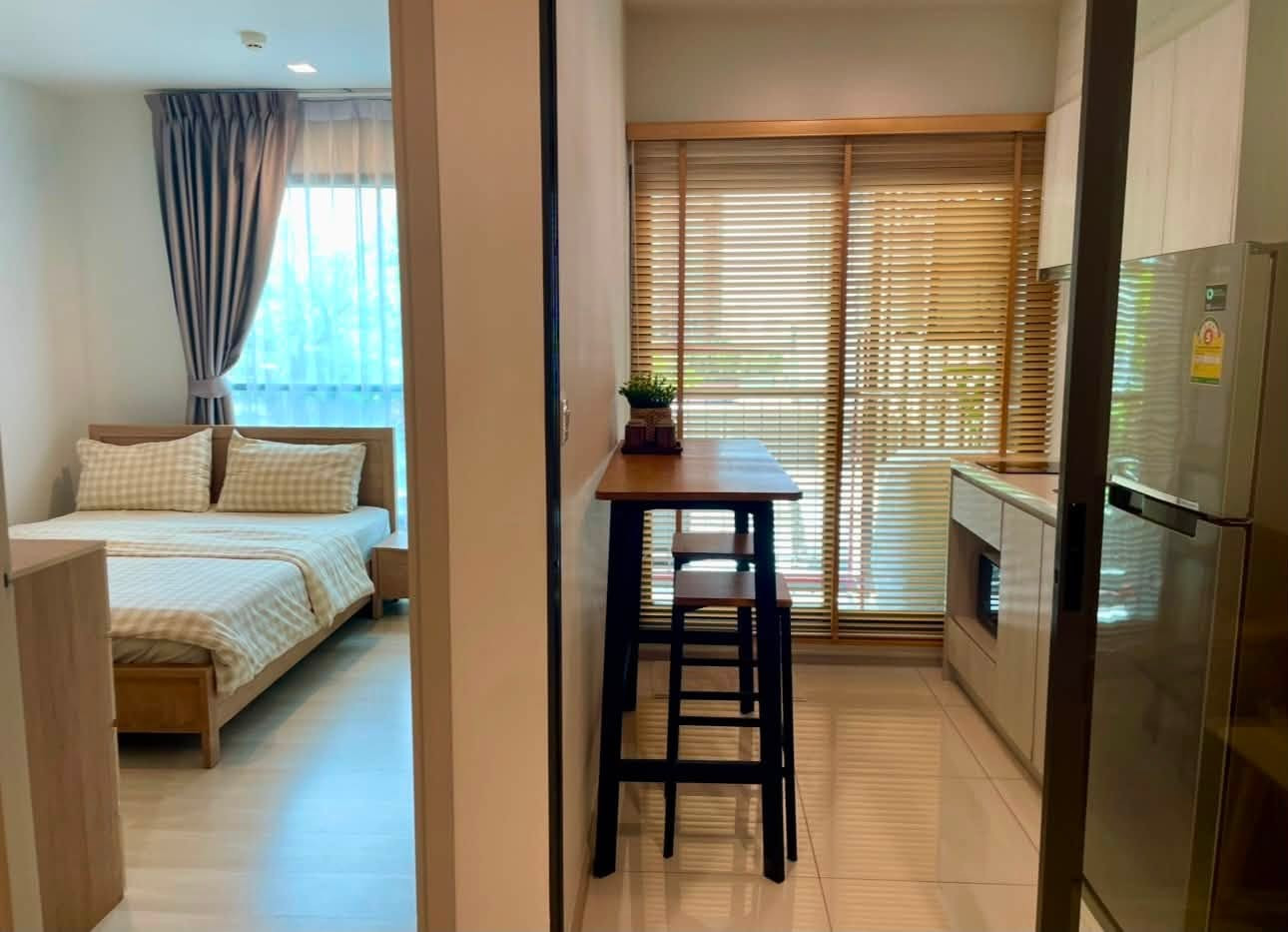 For rent: Life Sukhumvit 48, near BTS Phra Khanong, 600 meters, rent 17,500 baht/month.