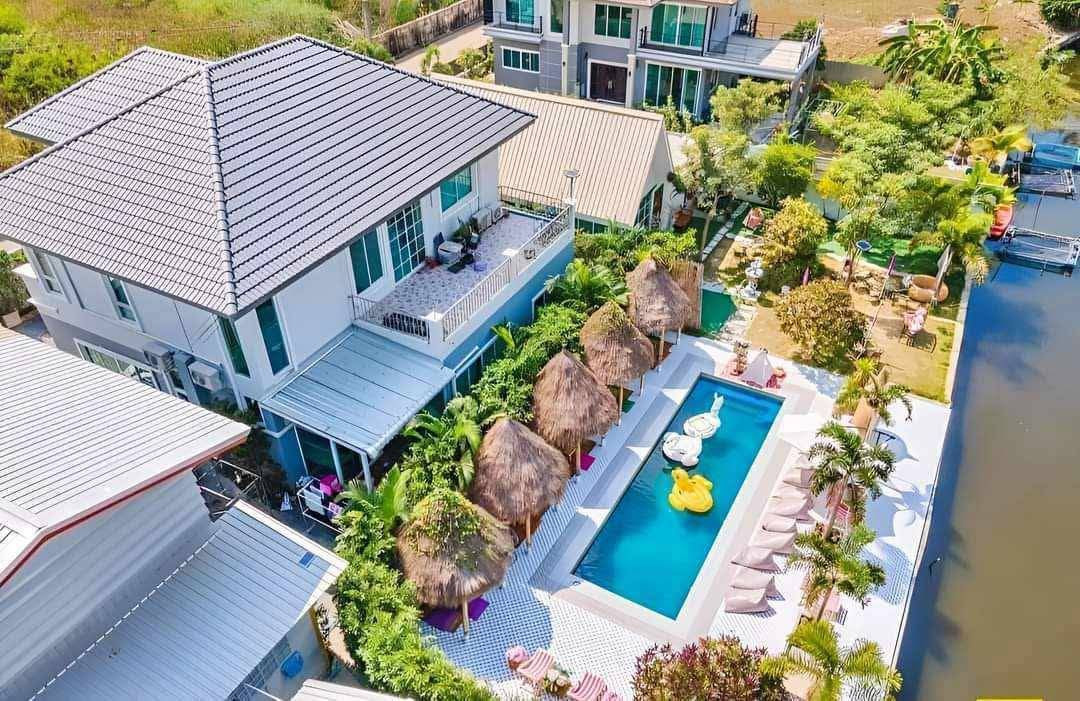 For sale/rent a luxury detached house near the lake. Near the expressway and Central You can move in immediately.