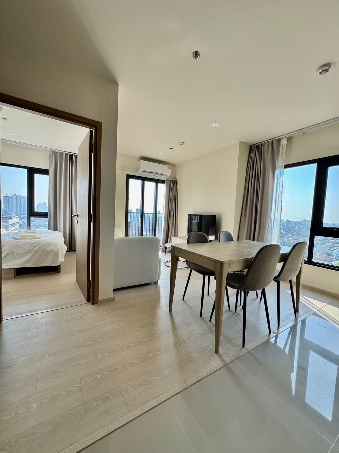 ให้เช่า Flo By Sansiri 2 Bed เฟอร์นิเจอร์และเครื่งใช้ไฟฟ้าครบ พร้อมเข้าอยู่ ใกล้  BTS สถานีคลองสาน และไอคอนสยาม -RW008187 – รูปที่ 4