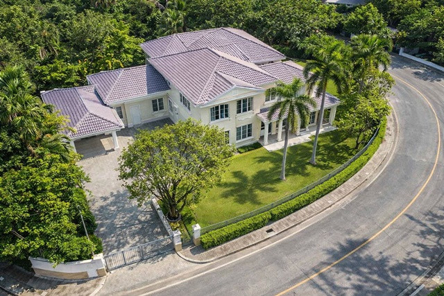Thanommit Market 950m. Plearnary Mall 1.7km. MRT Ramintra KM6 Watcharapol. Ramintra65 For Rent Two-story mansion with 6beds 4baths shared swimming pool in front of the house. Big C Sukhaphiban5 152sq.wa 500sq.m 69,999 baht per month Thanommit Market 950m. Plearnary Mall 1.7km. MRT Ramintra KM6 Watcharapol. Ramintra65 For Rent Two-story mansion with 6beds 4baths shared swimming pool in front of the house. Big C Sukhaphiban5 152sq.wa 500sq.m 69,999 baht per month