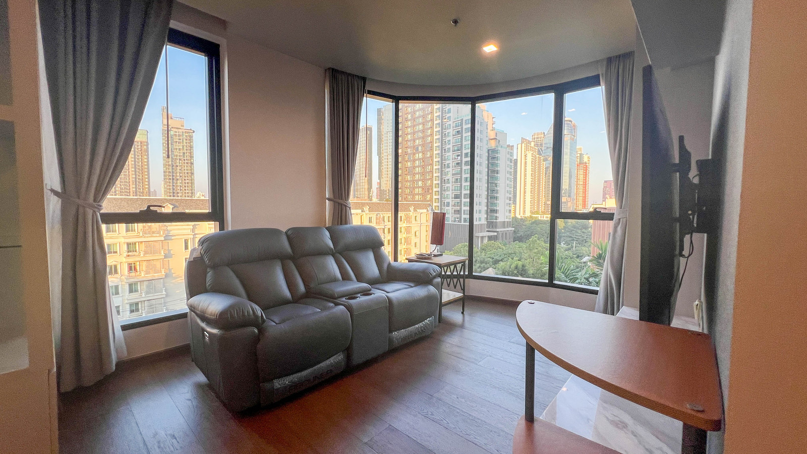 HOT DEAL SALE WITH JAPANESE TENANT YIELD 4.6 % SELLING PRICE 12.99 MB ONLY HOT DEAL SALE WITH JAPANESE TENANT YIELD 4.6 % SELLING PRICE 12.99 MB ONLY