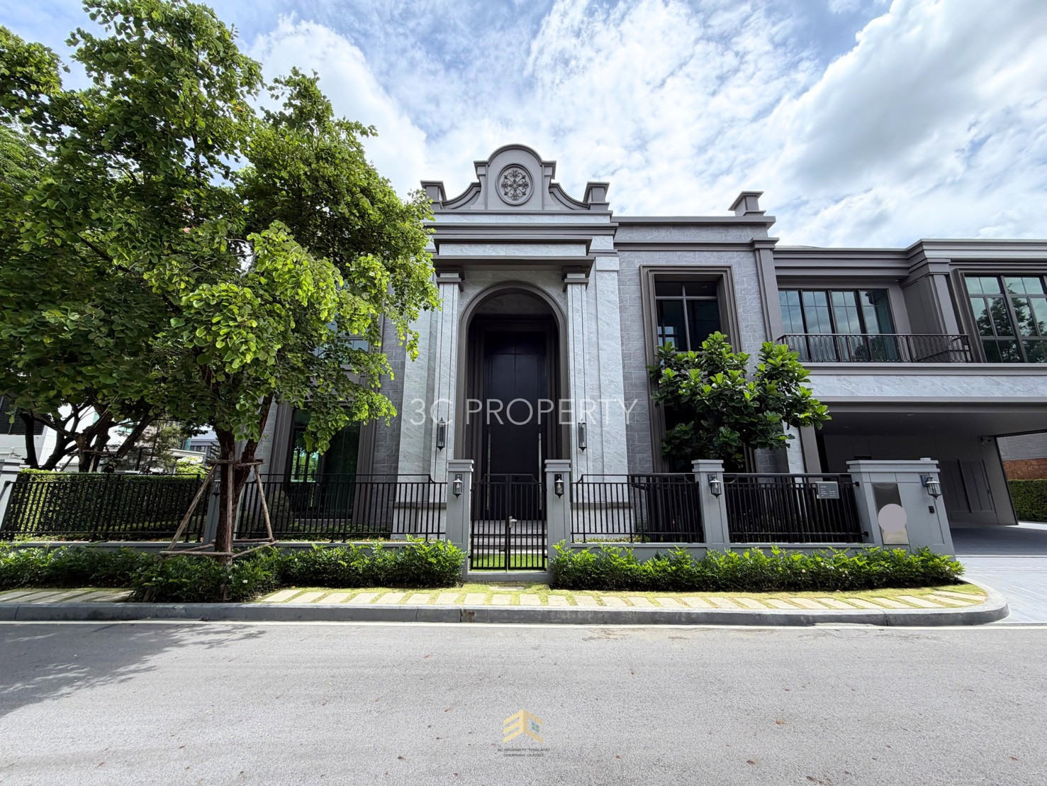 Grand Bangkok Boulevard Borommaratchachonnani (luxury house starting at 60 million baht) Appointment: Kee 095-0898947 Grand Bangkok Boulevard Borommaratchachonnani (luxury house starting at 60 million baht) Appointment: Kee 095-0898947