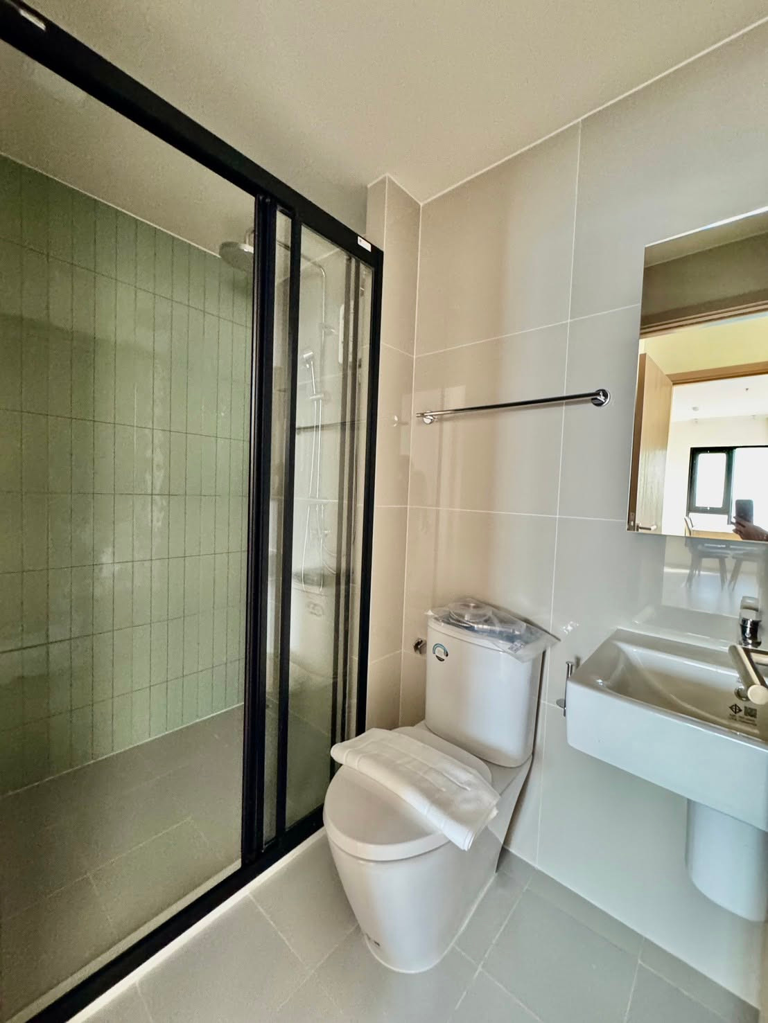 ให้เช่า Flo By Sansiri 2 Bed เฟอร์นิเจอร์และเครื่งใช้ไฟฟ้าครบ พร้อมเข้าอยู่ ใกล้  BTS สถานีคลองสาน และไอคอนสยาม -RW008187 – รูปที่ 3