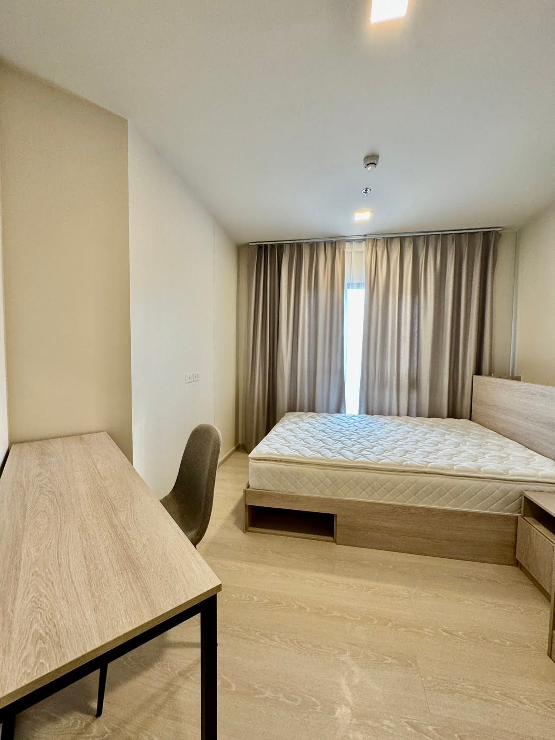 ให้เช่า Flo By Sansiri 2 Bed เฟอร์นิเจอร์และเครื่งใช้ไฟฟ้าครบ พร้อมเข้าอยู่ ใกล้  BTS สถานีคลองสาน และไอคอนสยาม -RW008189 – รูปที่ 4