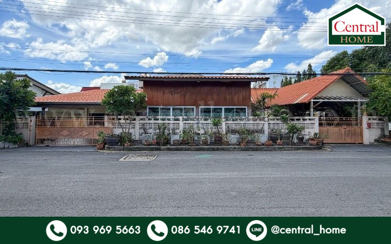 Land with buildings Strong structure Plenty of usable space, main road, corner house, private.