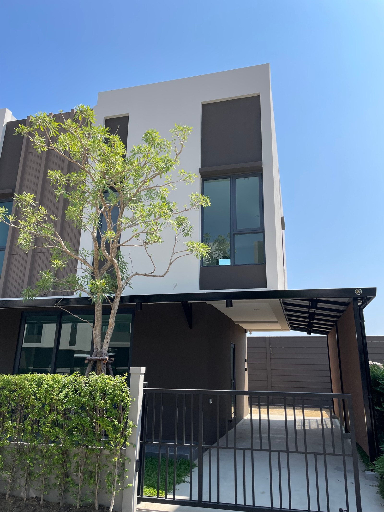 For rent: Baan Klang Muang The Edition Sukhumvit-On Nut (44 sq m.) 2 bedrooms, 3 bathrooms.