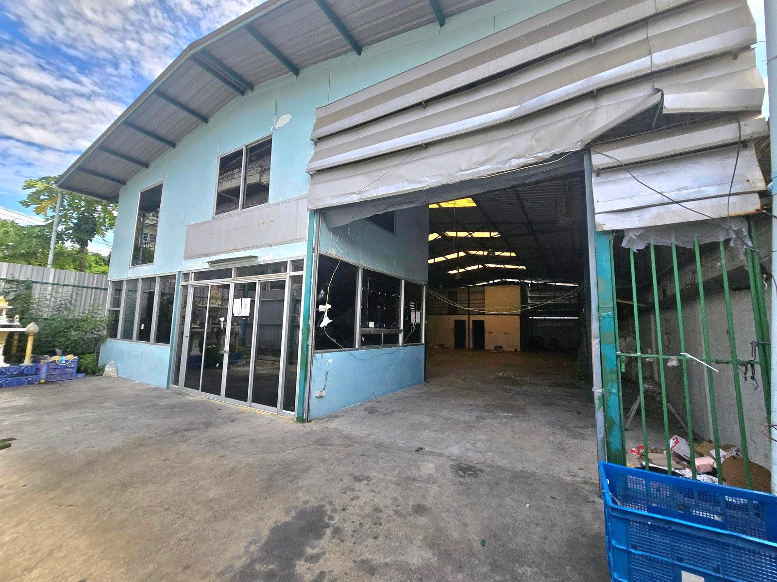 Warehouse for rent, 400 sq m., Soi Bang Waek 51, Ratchaphruek Road, near Seacon Bang Khae Department Store. Warehouse for rent, 400 sq m., Soi Bang Waek 51, Ratchaphruek Road, near Seacon Bang Khae Department Store.