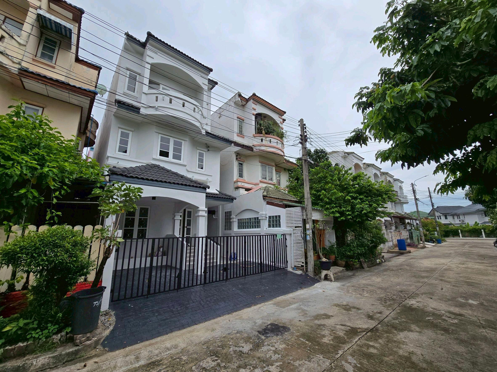 ขายทาวน์โฮม 3 ชั้น ดอนเมือง-สรงประภา ซอยวัดเวฬุวราราม18 ขายทาวน์โฮม 3 ชั้น ดอนเมือง-สรงประภา ซอยวัดเวฬุวราราม18