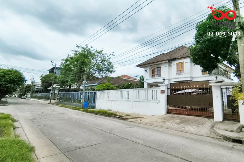2-story detached house for sale, 106 sq m, Sukhumvit 101, Punnawithi 53, Muang Thong Village 4, near BTS.