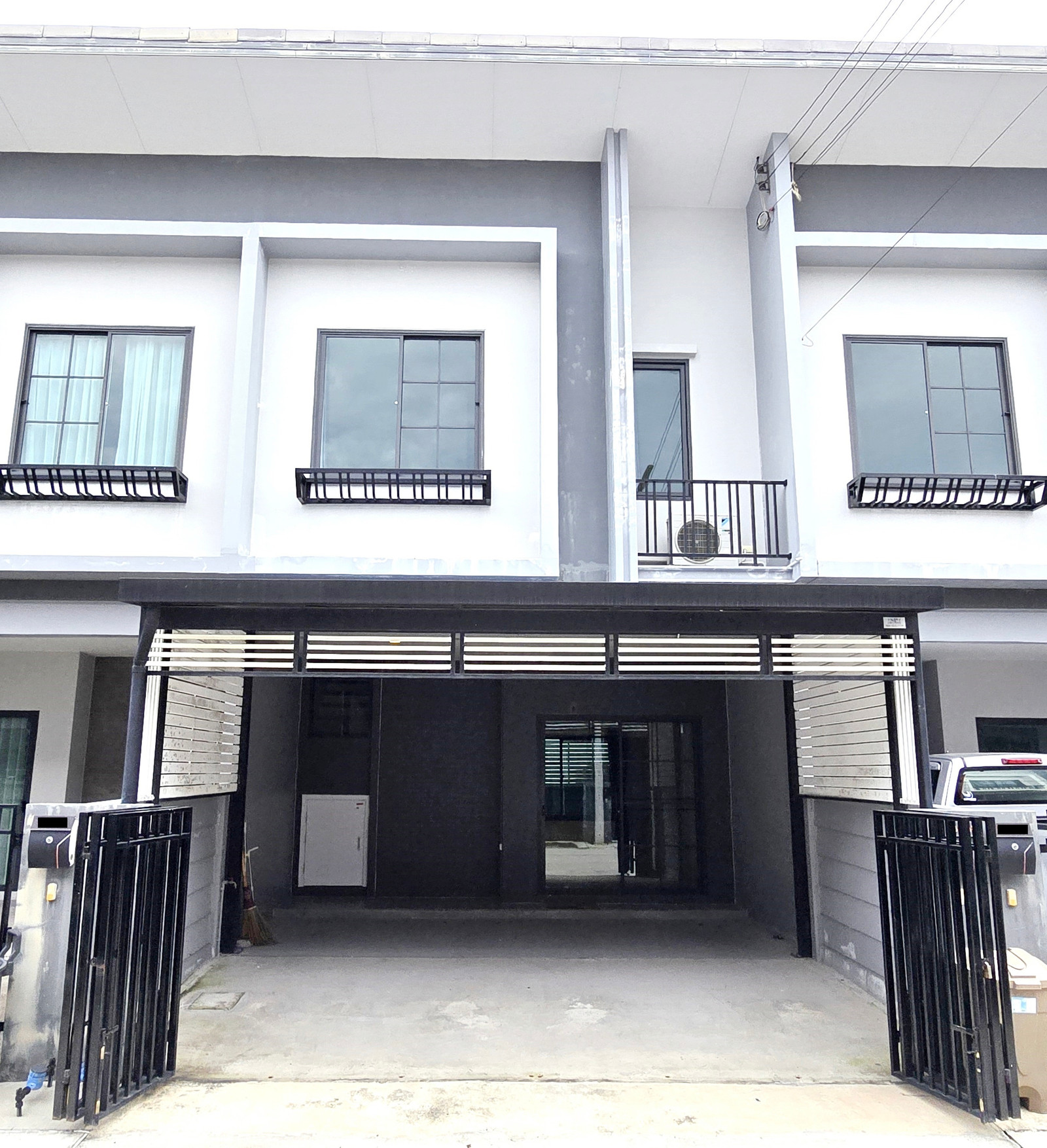 Townhome Britannia Hathairat, beautiful house, excellent condition, ready to move in, convenient travel, close to every lifestyle. Whoever is looking for a townhome in Hathairat location, dont miss it.