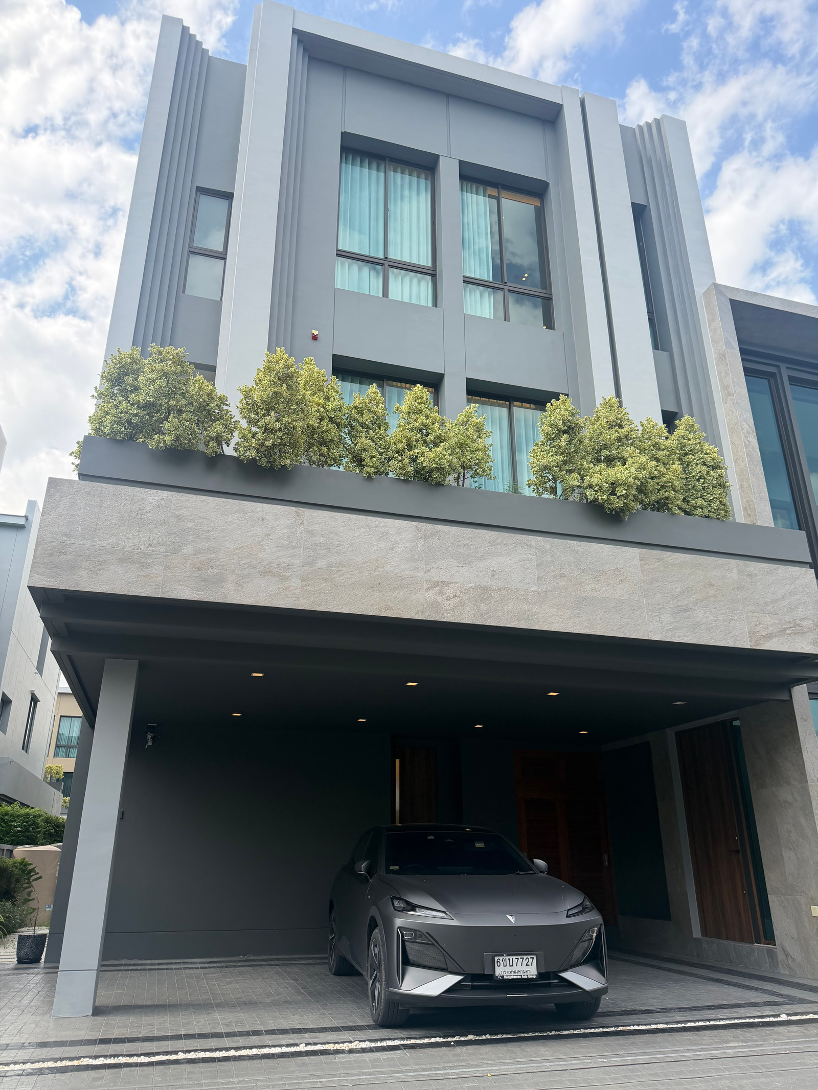 Luxury house for sale, Grand Bangkok Boulevard, Krungthep Kreetha 061-545-365