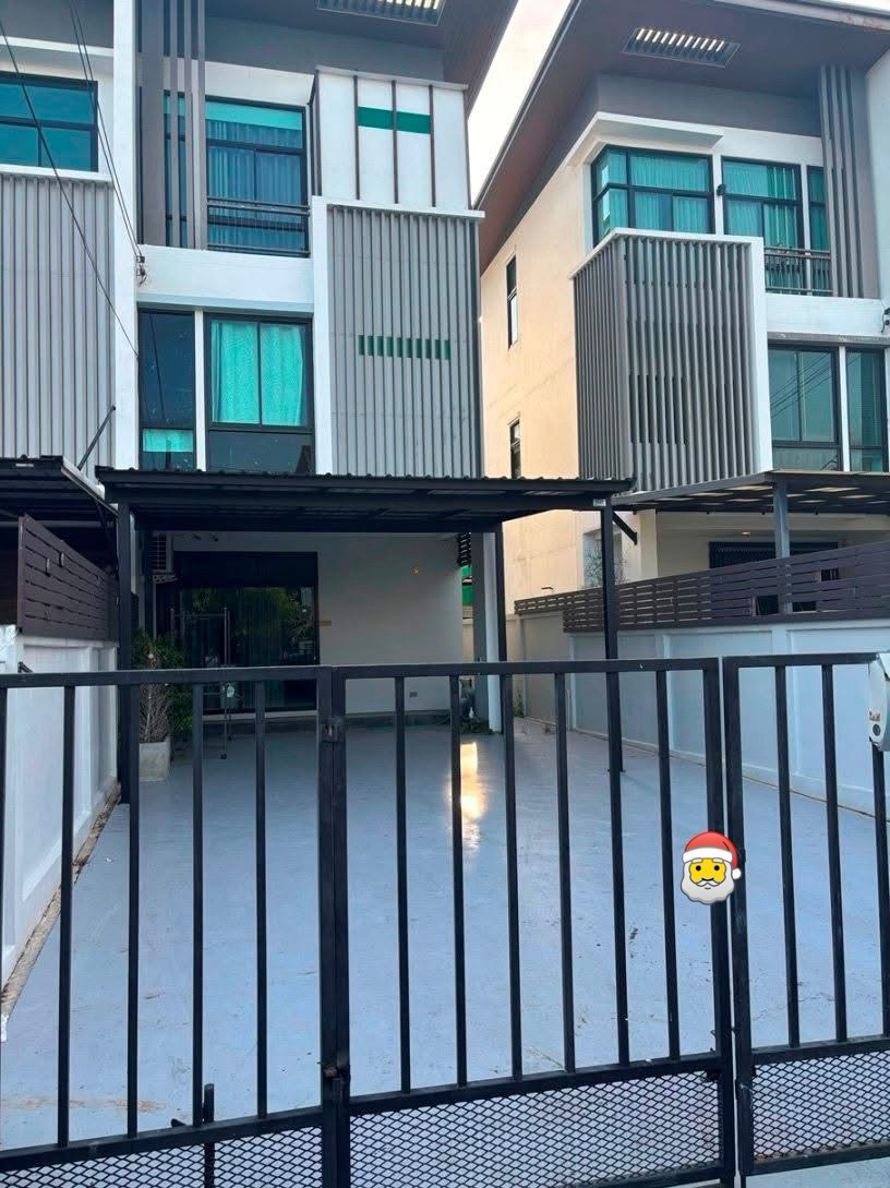 🏡✨ Sell / Rent 3-story townhome, Satri Witthaya 2, Soi 9 / Nakniwat 48, 4 bedrooms, 4 bathrooms, back like a corner plot, potential location behind Central Eastville ✨ 🏡✨ Sell / Rent 3-story townhome, Satri Witthaya 2, Soi 9 / Nakniwat 48, 4 bedrooms, 4 bathrooms, back like a corner plot, potential location behind Central Eastville ✨