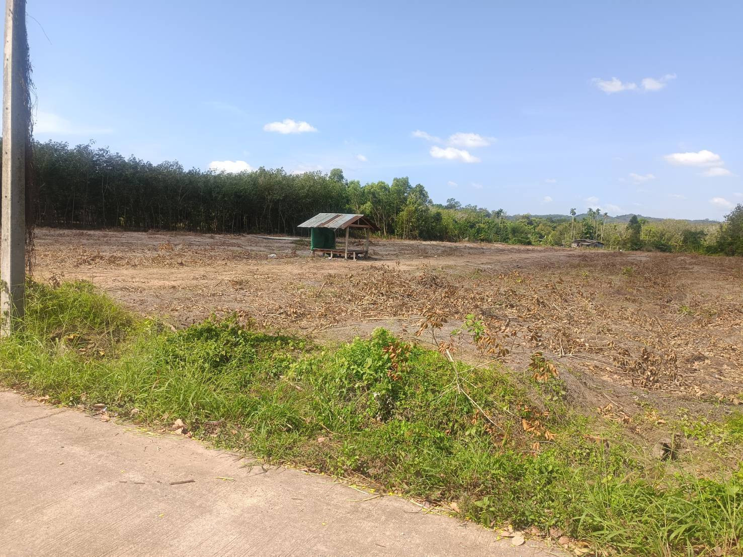 Land for sale, 5 rai 20 sq m, Chak Phong, Klaeng District, Rayong, can be sold separately, price only 9 million baht.