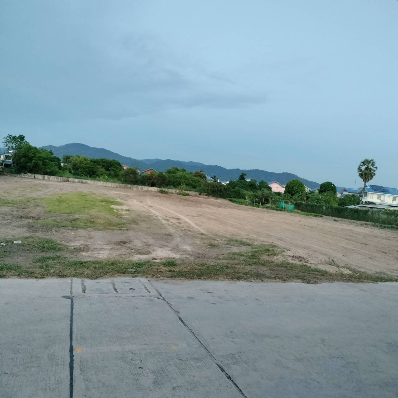 ขายที่ดิน 4 ไร่ 40 ตร.ว. ห้วยกะปิ เมืองชลบุรี แปลงสวย ติดถนนคอนกรีต ทำเลดี เหมาะลงทุน 