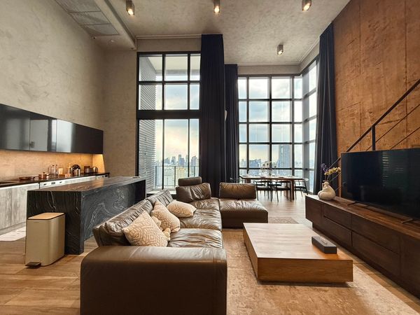 Luxury Loft Living ใจกลางอโศก 120 ตร.ม. พร้อมอยู่