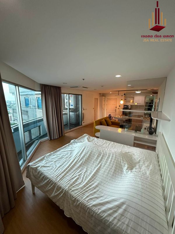 ✨ For Rent: Muang Thai - Phatra Complex Condo ✨  💰 Only 14,000  THB/month 