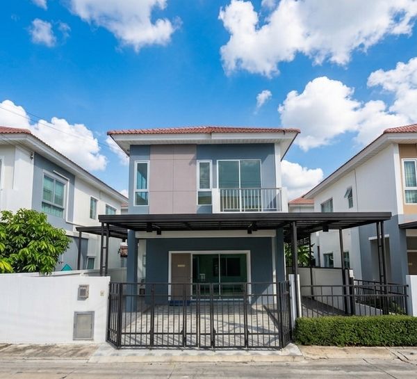 Quality houses, Supalai Bella Rama 2 Village, in a potential location, convenient travel, connecting to Rama 2 Road and Kanchanaphisek Road. Close to all amenities Meet the needs of every family lifestyle.