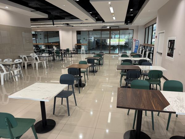 Rent Showroom Space near MRT Phetchaburi
