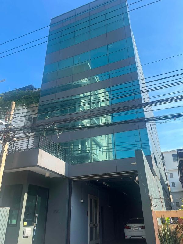อาคารพาณิชย์ ทองหล่อ 23 / 5 ห้องนอน (ให้เช่า), Commercial building, Thonglor 23 / 5 Bedrooms (FOR RENT) GNG201