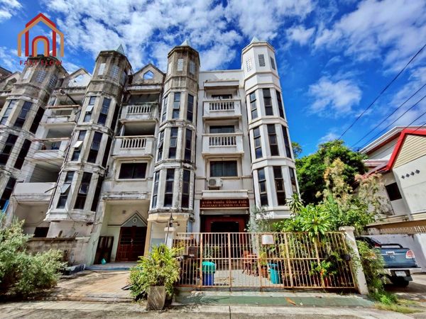 For Sale and Rent: 4-story corner townhouse with rooftop, Dome Village, Senanikom 1 Soi 17, Intersection 1. Home office available. Located near Kaset-Nawamin Road, Ladprao-Wanghin Road, and Ladprao Road. IM
